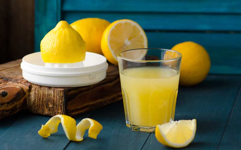 HOW TO LIGHTEN HAIR WITH LEMON JUICE OVERNIGHT? | A USEFUL GUIDE TO LIGHTEN HAIR WITH LEMON JUICE 1 HOW-TO-LIGHTEN-HAIR-WITH-LEMON-JUICE-OVERNIGHT